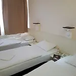 Pest 3*