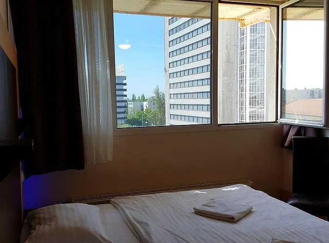 Pest Hotel