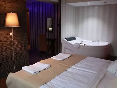 Pest Hotel