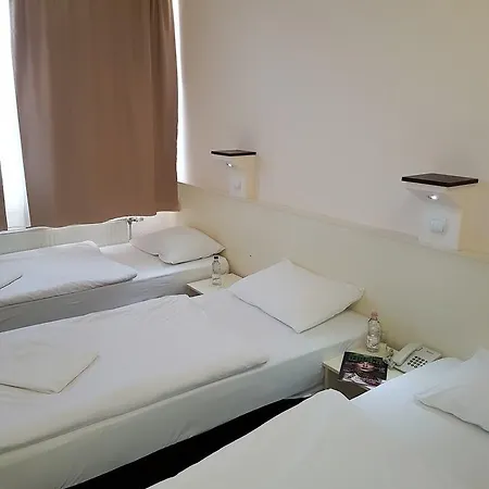 Pest 3*
