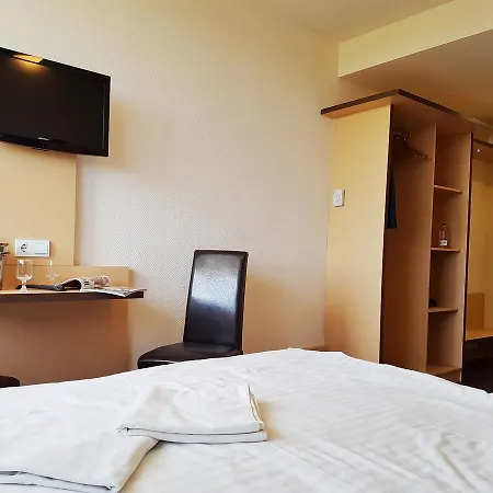 Pest Hotel 3*