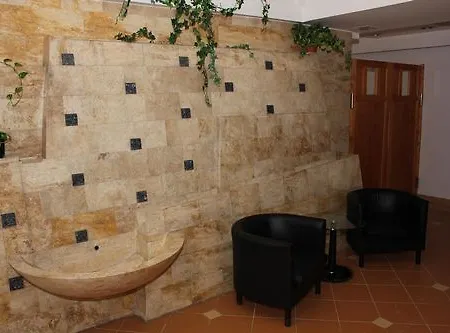 Pest Hotel