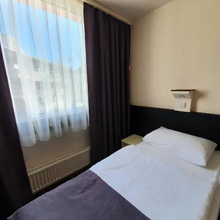 Pest Hotel 3*