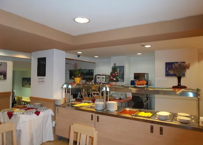Pest Hotell 3*