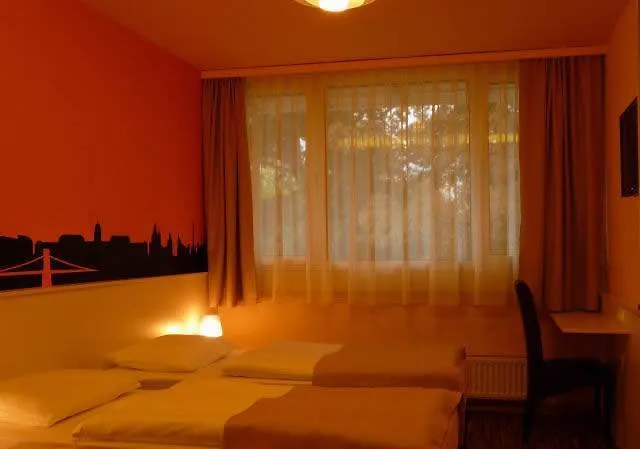 Pest Отель 3*